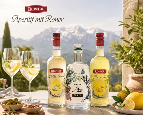 Hugo, Gin Tonic und Limoncello Spritz auf sonniger S�dtiroler Terrasse mit Bergen im Hintergrund